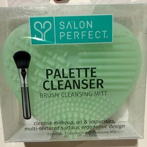 Makeup brush palette cleansing mitt